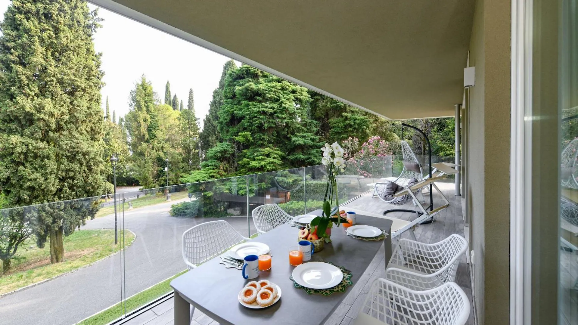 Mgh - Lake & Love Apartment Gardone Riviera 0*,